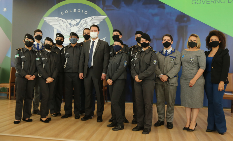 O governador Carlos Massa Ratinho Junior lança nesta segunda-feira (26) o programa de colégios cívico-militares do Estado. No mesmo ato  é assinada a regulamentação da lei que autorizou o projeto e anunciada a lista das cerca de 200 unidades beneficiadas nesse primeiro momento.   Curitiba, 26/09/2020. Foto: Geraldo Bubniak/AEN