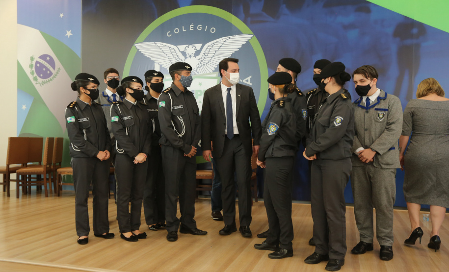 O governador Carlos Massa Ratinho Junior lança nesta segunda-feira (26) o programa de colégios cívico-militares do Estado. No mesmo ato  é assinada a regulamentação da lei que autorizou o projeto e anunciada a lista das cerca de 200 unidades beneficiadas nesse primeiro momento.   Curitiba, 26/09/2020. Foto: Geraldo Bubniak/AEN