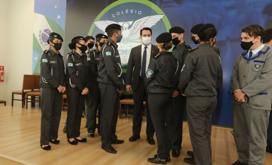 O governador Carlos Massa Ratinho Junior lança nesta segunda-feira (26) o programa de colégios cívico-militares do Estado. No mesmo ato  é assinada a regulamentação da lei que autorizou o projeto e anunciada a lista das cerca de 200 unidades beneficiadas nesse primeiro momento.   Curitiba, 26/09/2020. Foto: Geraldo Bubniak/AEN