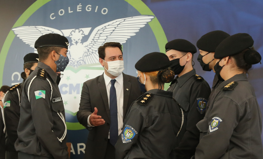 O governador Carlos Massa Ratinho Junior lança nesta segunda-feira (26) o programa de colégios cívico-militares do Estado. No mesmo ato  é assinada a regulamentação da lei que autorizou o projeto e anunciada a lista das cerca de 200 unidades beneficiadas nesse primeiro momento.   Curitiba, 26/09/2020. Foto: Geraldo Bubniak/AEN