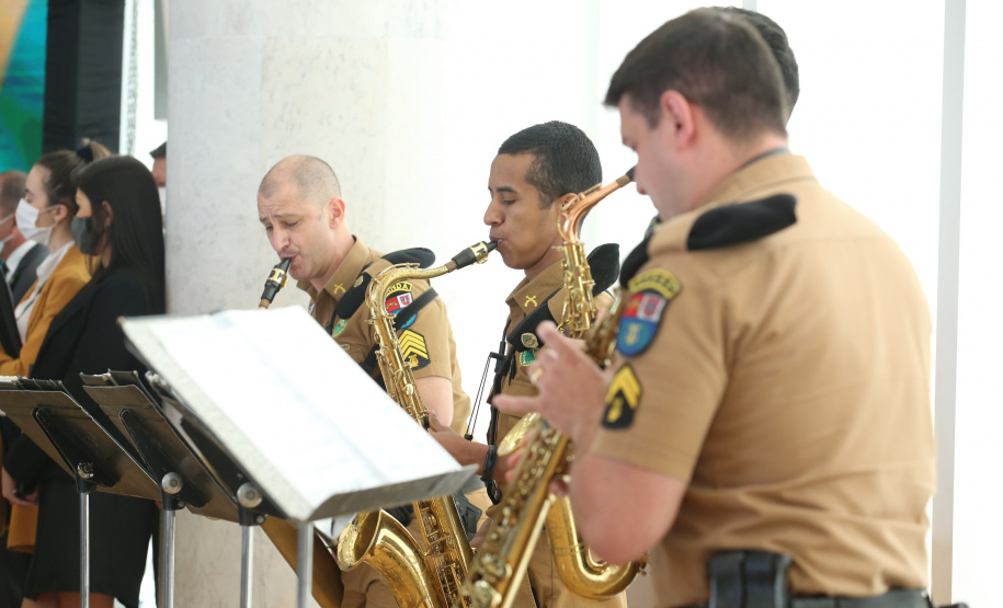 O governador Carlos Massa Ratinho Junior lança nesta segunda-feira (26) o programa de colégios cívico-militares do Estado. No mesmo ato  é assinada a regulamentação da lei que autorizou o projeto e anunciada a lista das cerca de 200 unidades beneficiadas nesse primeiro momento.   Curitiba, 26/09/2020. Foto: Geraldo Bubniak/AEN