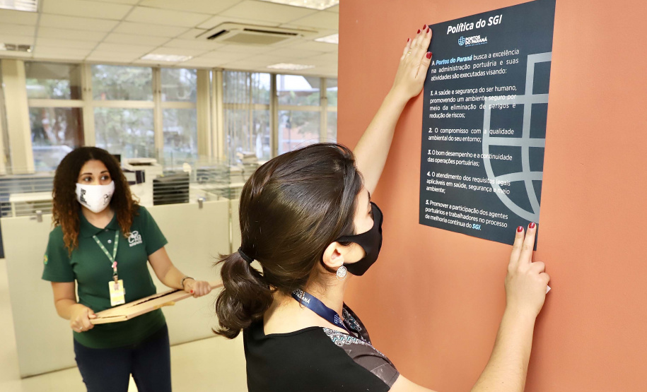 Manual traz compromisso da Portos do Paraná com eficiência e sustentabilidade.