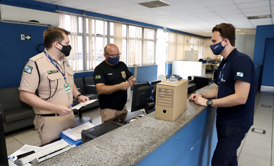 Manual traz compromisso da Portos do Paraná com eficiência e sustentabilidade.