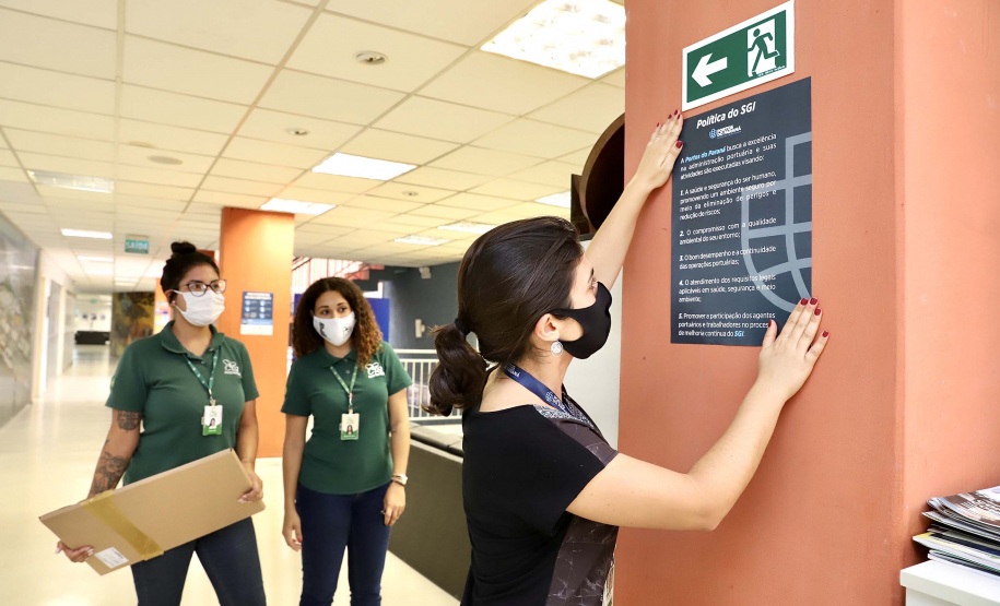 Manual traz compromisso da Portos do Paraná com eficiência e sustentabilidade.