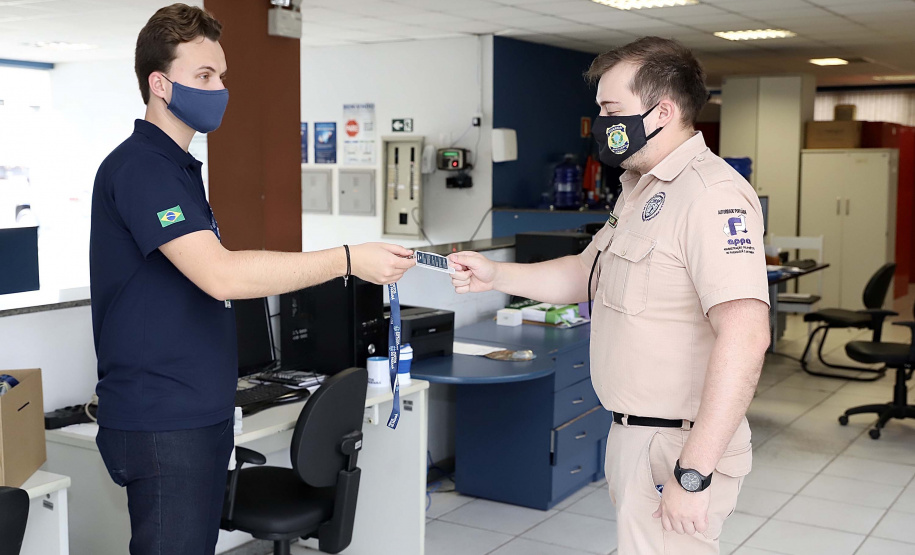 Manual traz compromisso da Portos do Paraná com eficiência e sustentabilidade.