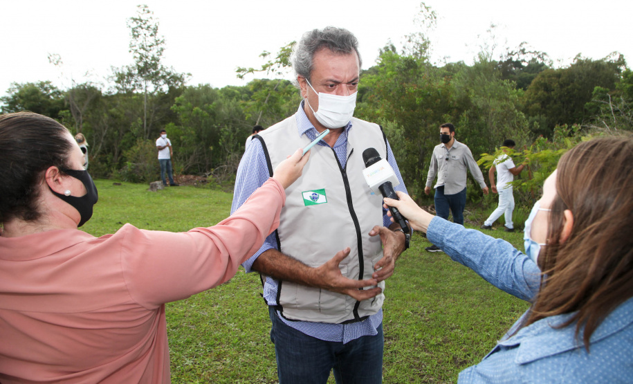 Governo do Estado faz plantio de mudas de araucária. Foto: Ari Dias/AEN