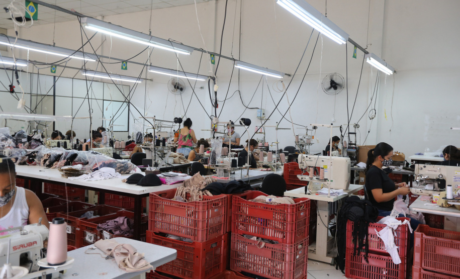 FEITO NO PARANA - Fabrica da Mondress  lingerie de Maringá.07/10/2020 - Foto: Geraldo Bubniak/AEN