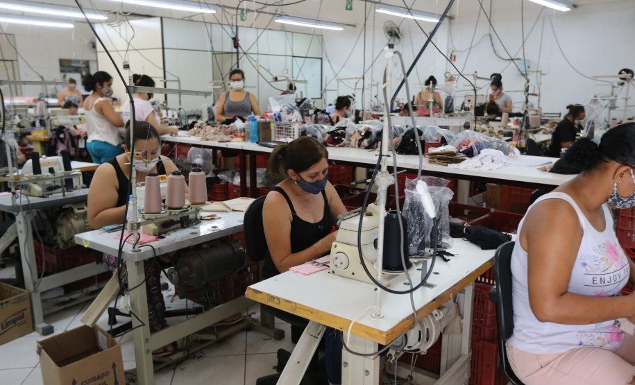 FEITO NO PARANA - Fabrica da Mondress  lingerie de Maringá.07/10/2020 - Foto: Geraldo Bubniak/AEN