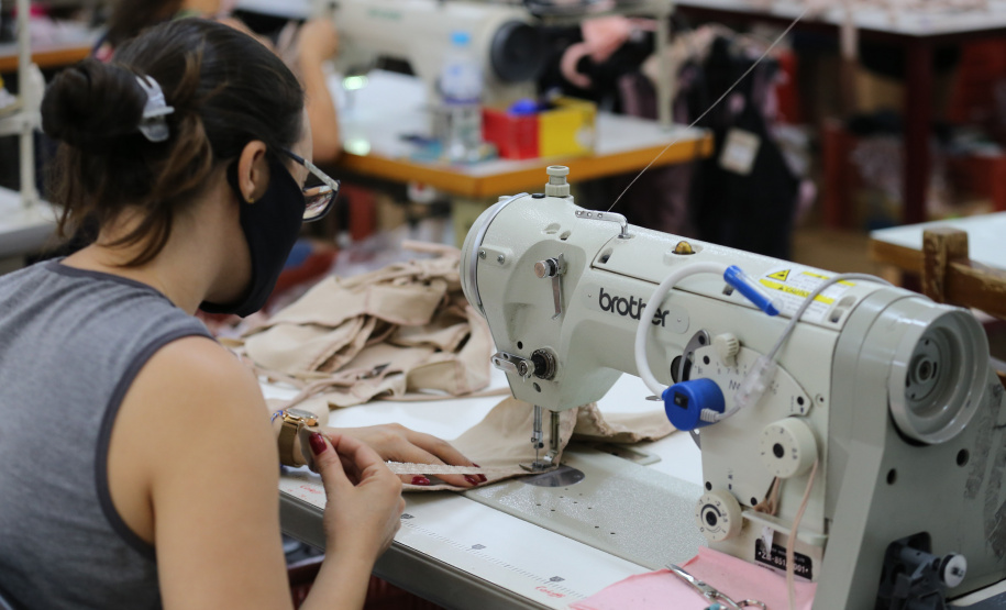 FEITO NO PARANA - Fabrica da Mondress  lingerie de Maringá.07/10/2020 - Foto: Geraldo Bubniak/AEN