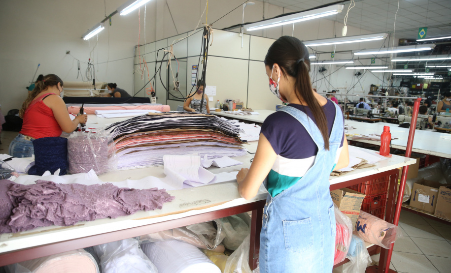 FEITO NO PARANA - Fabrica da Mondress  lingerie de Maringá.07/10/2020 - Foto: Geraldo Bubniak/AEN