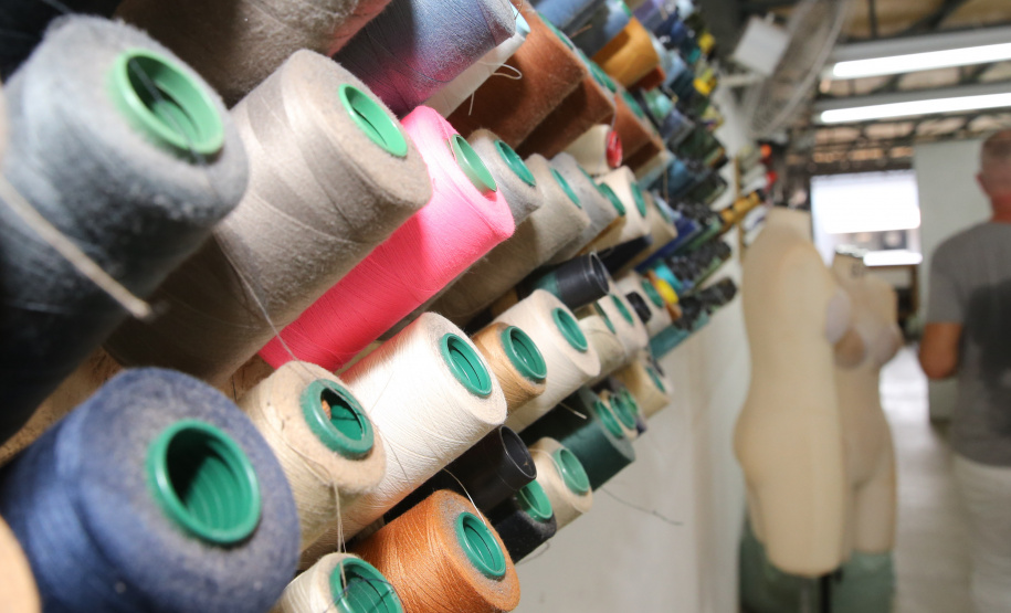 FEITO NO PARANA - Grupo RZM, que produz as marcas moda feminina da Viber e da Luleg na cidade de Cianorte. 08/10/2020 - Foto: Geraldo Bubniak/AEN