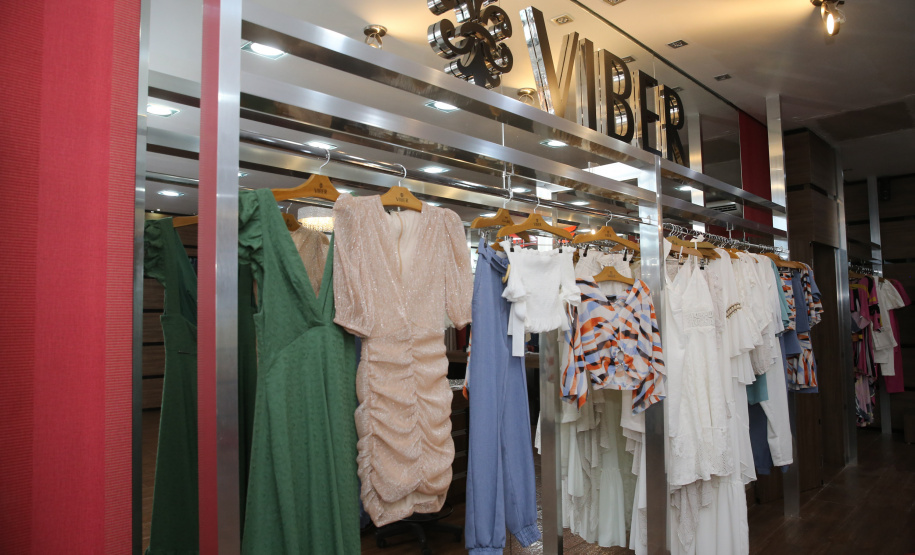 FEITO NO PARANA - Grupo RZM, que produz as marcas moda feminina da Viber e da Luleg na cidade de Cianorte. 08/10/2020 - Foto: Geraldo Bubniak/AEN