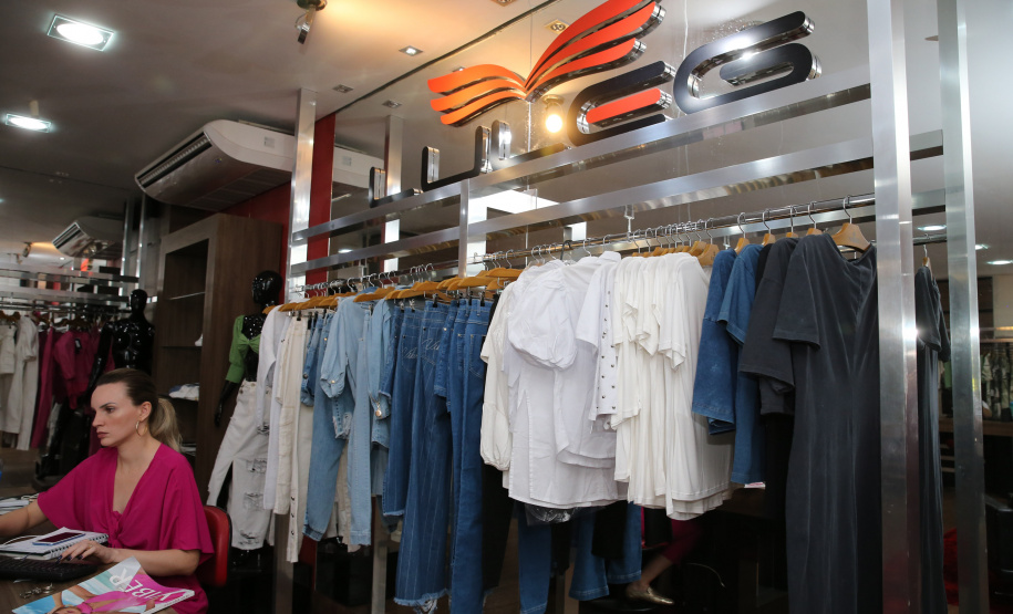 FEITO NO PARANA - Grupo RZM, que produz as marcas moda feminina da Viber e da Luleg na cidade de Cianorte. 08/10/2020 - Foto: Geraldo Bubniak/AEN