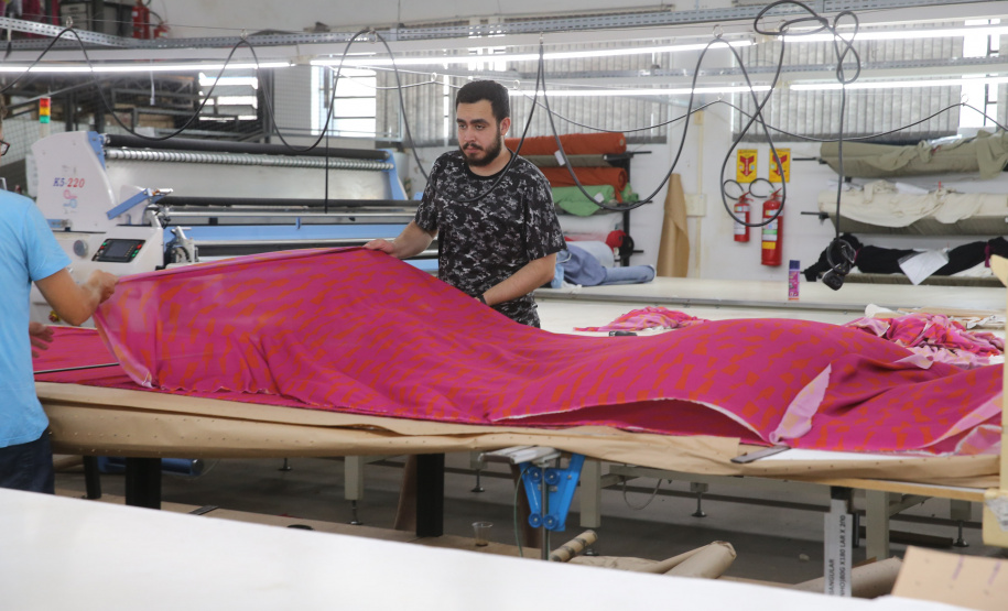 FEITO NO PARANA - Grupo RZM, que produz as marcas moda feminina da Viber e da Luleg na cidade de Cianorte. 08/10/2020 - Foto: Geraldo Bubniak/AEN