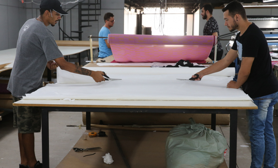 FEITO NO PARANA - Grupo RZM, que produz as marcas moda feminina da Viber e da Luleg na cidade de Cianorte. 08/10/2020 - Foto: Geraldo Bubniak/AEN