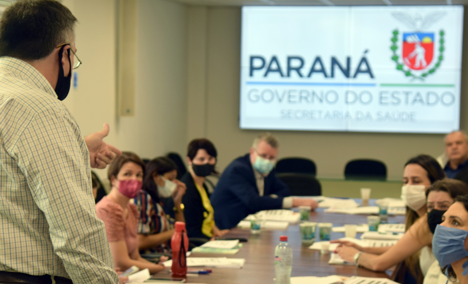 O Programa de Qualificação para os Consórcios Intermunicipais de Saúde (CIS) foi o tema da reunião realizada nesta terça-feira (27), em Curitiba. O encontro reuniu o secretário de Estado da Saúde, Beto Preto, e representantes do Conselho de Secretários Municipais de Saúde (Cosems) e da Associação dos Consórcios e Associações Intermunicipais de Saúde do Paraná (Acispar).Foto: Américo Antonio/SESA