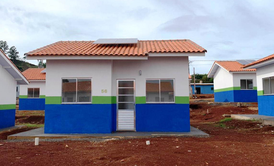 Vinte famílias que viviam em situação precária no em Boa Vista da Aparecida, município da região Oeste do Paraná, receberam as chaves da casa própria. A entrega das moradias, nesta terça-feira (27), contou com a participação de representantes do Governo do Estado, prefeitura e da Itaipu Binacional, que foram parceiros na viabilização do projeto que somou cerca de R$ 1,3 milhão de investimentos. Foto: Cohapar