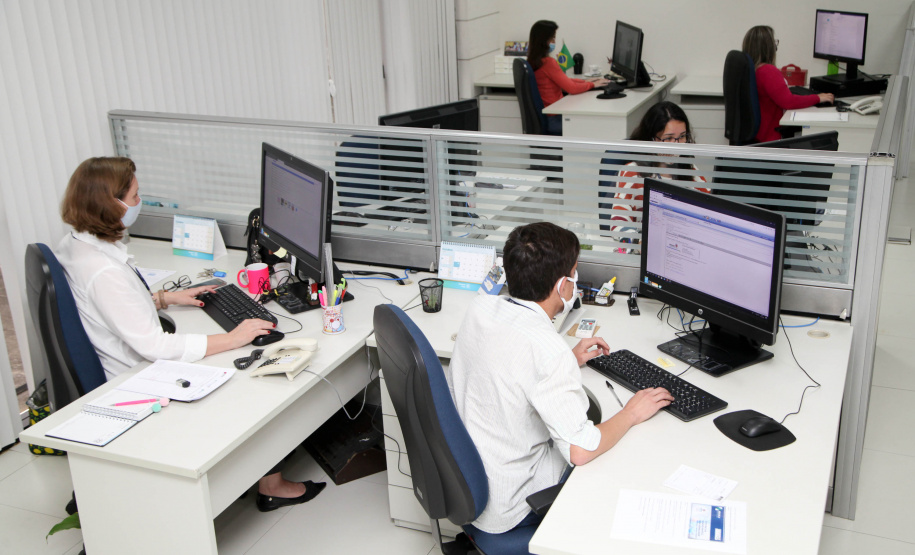 Os funcionários do Estado recebem um reconhecimento especial nesta quarta-feira, 28 de Outubro, Dia do Servidor. O destaque maior é para o empenho do funcionalismo nesse período sensível de pandemia, o que fez com que o Estado não parasse e mantivesse o atendimento à população.Foto: Ari Dias/AEN