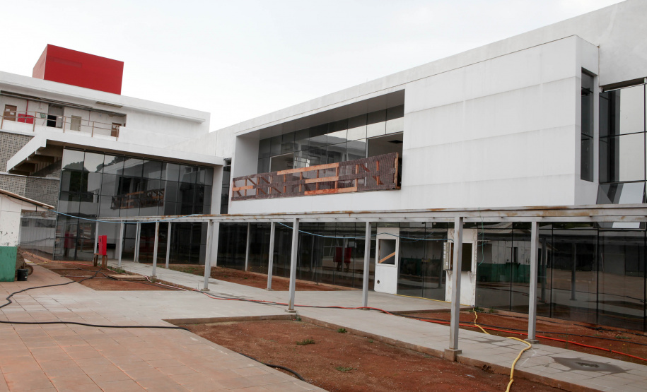 Escola O quadrado perfeito da estrutura física da Escola de Formação dos Bombeiros, tal qual um Mondrian (pintor neerlandês modernista), é o que ajuda a explicar a dimensão do projeto que está sendo executado dentro da Academia Policial Militar do Guatupê, em São José dos Pinhais, na Região Metropolitana de Curitiba. Foto: Ari dias/AEN.