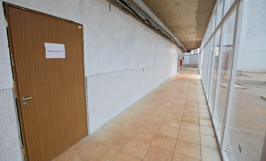 Escola O quadrado perfeito da estrutura física da Escola de Formação dos Bombeiros, tal qual um Mondrian (pintor neerlandês modernista), é o que ajuda a explicar a dimensão do projeto que está sendo executado dentro da Academia Policial Militar do Guatupê, em São José dos Pinhais, na Região Metropolitana de Curitiba. Foto: Ari dias/AEN.