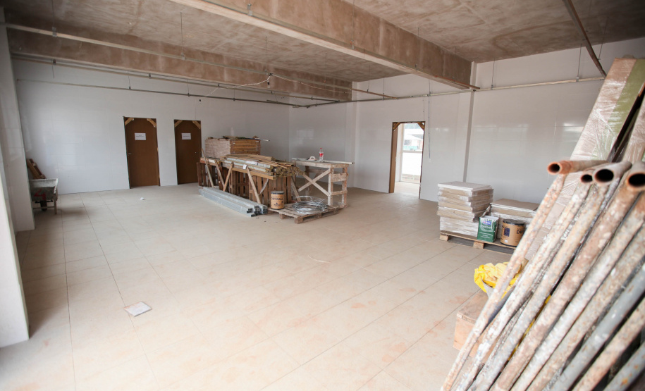 Escola O quadrado perfeito da estrutura física da Escola de Formação dos Bombeiros, tal qual um Mondrian (pintor neerlandês modernista), é o que ajuda a explicar a dimensão do projeto que está sendo executado dentro da Academia Policial Militar do Guatupê, em São José dos Pinhais, na Região Metropolitana de Curitiba. Foto: Ari dias/AEN.