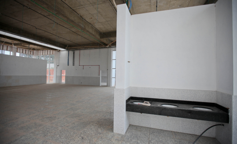 Escola O quadrado perfeito da estrutura física da Escola de Formação dos Bombeiros, tal qual um Mondrian (pintor neerlandês modernista), é o que ajuda a explicar a dimensão do projeto que está sendo executado dentro da Academia Policial Militar do Guatupê, em São José dos Pinhais, na Região Metropolitana de Curitiba. Foto: Ari dias/AEN.