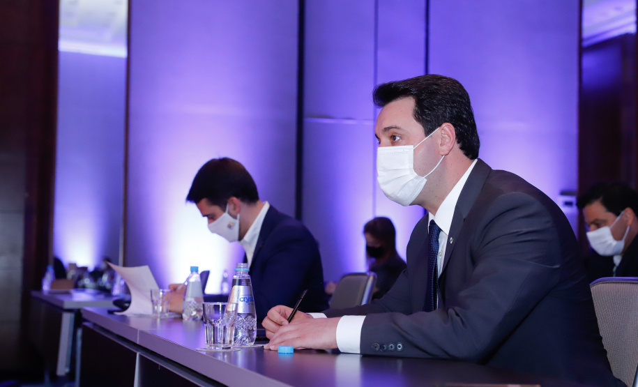 O governador Carlos Massa Ratinho Junior apresentou nesta quarta-feira (28), em São Paulo, durante a conferência Infraestrutura, PPP’s e Concessões, oportunidades para investimentos de grupos privados no Paraná. Ele fez também um balanço da situação econômica do Estado e ressaltou a necessidade de parcerias para alavancar a retomada após a crise causada pela pandemia do novo coronavírus.