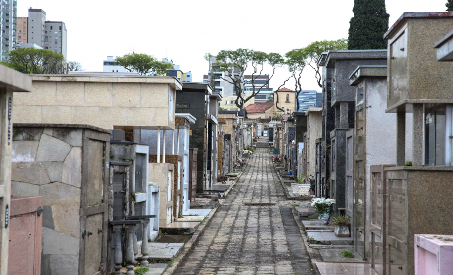 Saúde divulga regras de prevenção ao coronavírus durante o Finados. Foto: Geraldo Bubniak/AEN