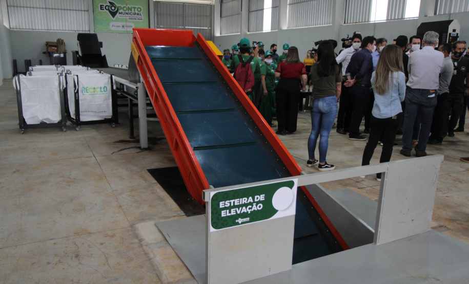 O governador também participou na inauguração do Ecoponto do bairro Cascavel Velho. Essa é uma unidade de triagem e processamento de materiais recicláveis, contemplada em um convênio da prefeitura de Cascavel com a Itaipu Binacional, que pretende descentralizar as atividades de reciclagem e proporcionar melhores condições aos trabalhadores organizados em cooperativas. O investimento foi de R$ 927 mil, sendo 75% custeado pela usina.