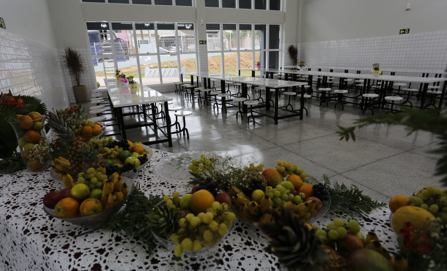 Na inauguração do Restaurante Popular Tiago de Amorim Novaes, nesta quinta-feira (29), o governador Carlos Massa Ratinho Junior destacou que o Estado tem como meta disponibilizar alimentação adequada e balanceada às populações vulneráveis, auxiliando no combate à insegurança alimentar, e que esse novo espaço será fundamental para auxiliar os cascavelenses mais humildes no pós-pandemia.