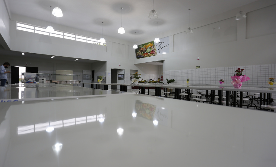 Na inauguração do Restaurante Popular Tiago de Amorim Novaes, nesta quinta-feira (29), o governador Carlos Massa Ratinho Junior destacou que o Estado tem como meta disponibilizar alimentação adequada e balanceada às populações vulneráveis, auxiliando no combate à insegurança alimentar, e que esse novo espaço será fundamental para auxiliar os cascavelenses mais humildes no pós-pandemia.