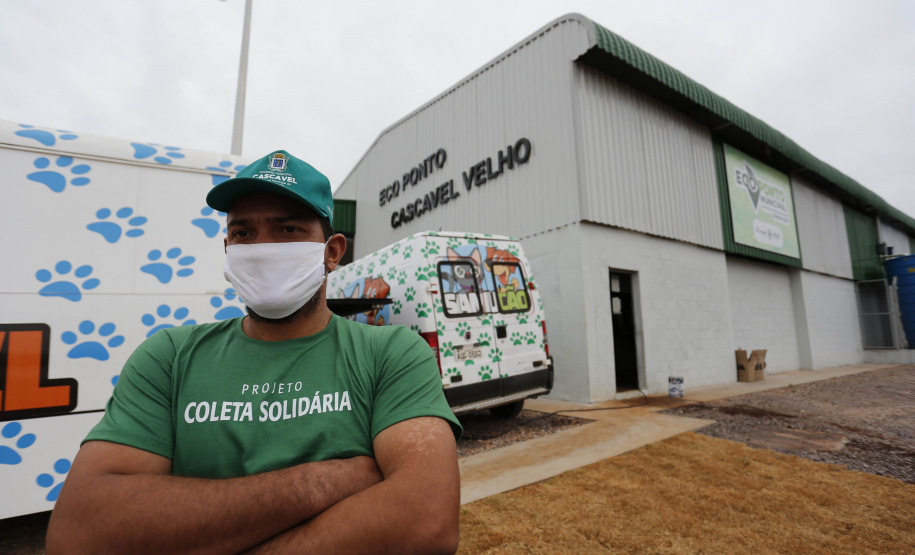 O governador também participou na inauguração do Ecoponto do bairro Cascavel Velho. Essa é uma unidade de triagem e processamento de materiais recicláveis, contemplada em um convênio da prefeitura de Cascavel com a Itaipu Binacional, que pretende descentralizar as atividades de reciclagem e proporcionar melhores condições aos trabalhadores organizados em cooperativas. O investimento foi de R$ 927 mil, sendo 75% custeado pela usina.