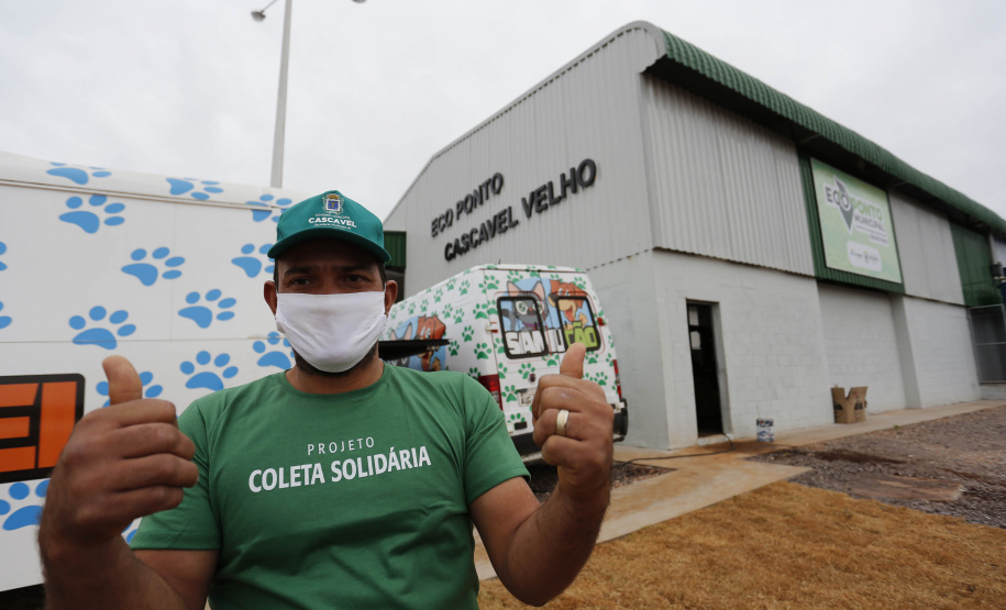 O governador também participou na inauguração do Ecoponto do bairro Cascavel Velho. Essa é uma unidade de triagem e processamento de materiais recicláveis, contemplada em um convênio da prefeitura de Cascavel com a Itaipu Binacional, que pretende descentralizar as atividades de reciclagem e proporcionar melhores condições aos trabalhadores organizados em cooperativas. O investimento foi de R$ 927 mil, sendo 75% custeado pela usina.