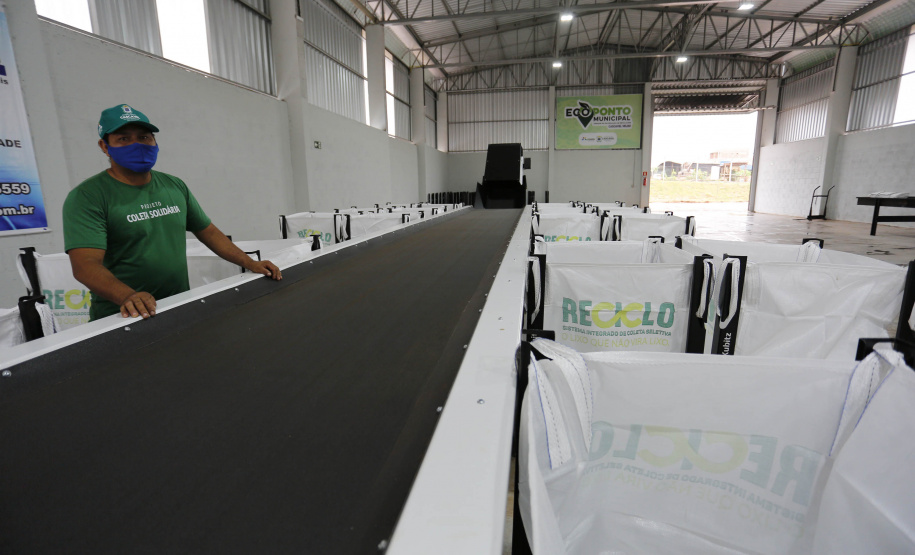 O governador também participou na inauguração do Ecoponto do bairro Cascavel Velho. Essa é uma unidade de triagem e processamento de materiais recicláveis, contemplada em um convênio da prefeitura de Cascavel com a Itaipu Binacional, que pretende descentralizar as atividades de reciclagem e proporcionar melhores condições aos trabalhadores organizados em cooperativas. O investimento foi de R$ 927 mil, sendo 75% custeado pela usina.