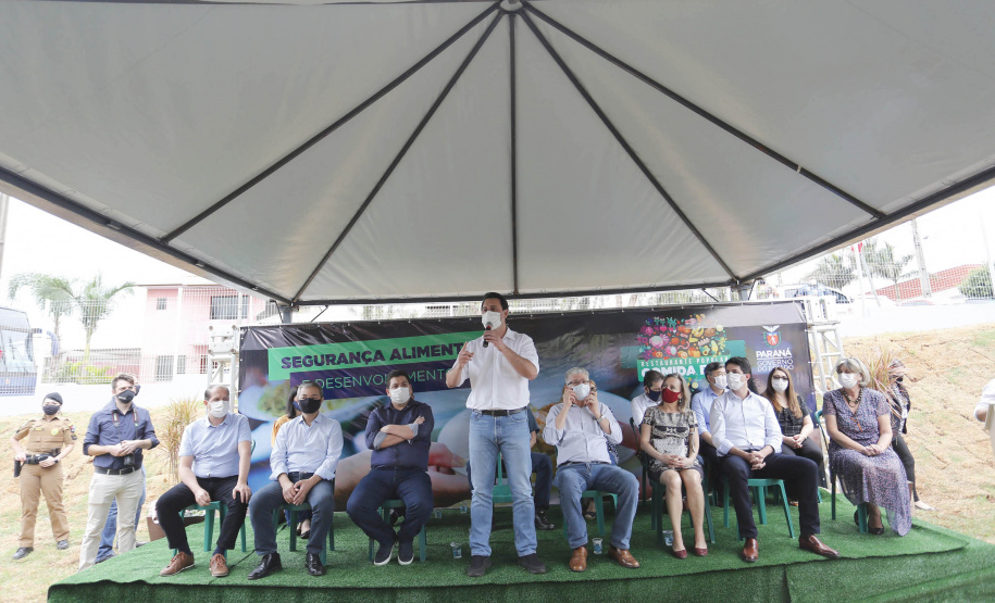 Na inauguração do Restaurante Popular Tiago de Amorim Novaes, nesta quinta-feira (29), o governador Carlos Massa Ratinho Junior destacou que o Estado tem como meta disponibilizar alimentação adequada e balanceada às populações vulneráveis, auxiliando no combate à insegurança alimentar, e que esse novo espaço será fundamental para auxiliar os cascavelenses mais humildes no pós-pandemia.