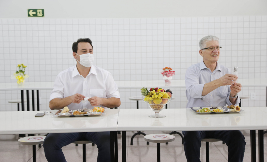 Na inauguração do Restaurante Popular Tiago de Amorim Novaes, nesta quinta-feira (29), o governador Carlos Massa Ratinho Junior destacou que o Estado tem como meta disponibilizar alimentação adequada e balanceada às populações vulneráveis, auxiliando no combate à insegurança alimentar, e que esse novo espaço será fundamental para auxiliar os cascavelenses mais humildes no pós-pandemia.