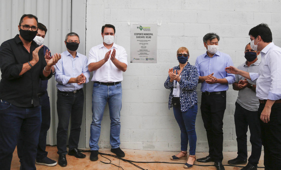 O governador também participou na inauguração do Ecoponto do bairro Cascavel Velho. Essa é uma unidade de triagem e processamento de materiais recicláveis, contemplada em um convênio da prefeitura de Cascavel com a Itaipu Binacional, que pretende descentralizar as atividades de reciclagem e proporcionar melhores condições aos trabalhadores organizados em cooperativas. O investimento foi de R$ 927 mil, sendo 75% custeado pela usina.