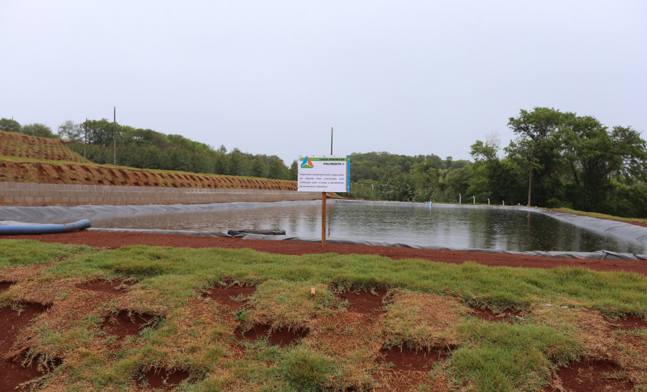 O governador Carlos Massa Ratinho Junior participa nesta quinta-feira (29) da inauguração da usina híbrida EnerDinBo, em Ouro Verde do Oeste. A geradora utilizará a luz do sol e dejetos da suinocultura para produzir energia elétrica. O investimento privado foi de R$ 12 milhões.Ouro Verde do Oeste, 29/10/2020 - Foto: Geraldo Bubniak/AEN