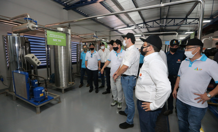 O governador Carlos Massa Ratinho Junior participa nesta quinta-feira (29) da inauguração da usina híbrida EnerDinBo, em Ouro Verde do Oeste. A geradora utilizará a luz do sol e dejetos da suinocultura para produzir energia elétrica. O investimento privado foi de R$ 12 milhões.Ouro Verde do Oeste, 29/10/2020 - Foto: Geraldo Bubniak/AEN