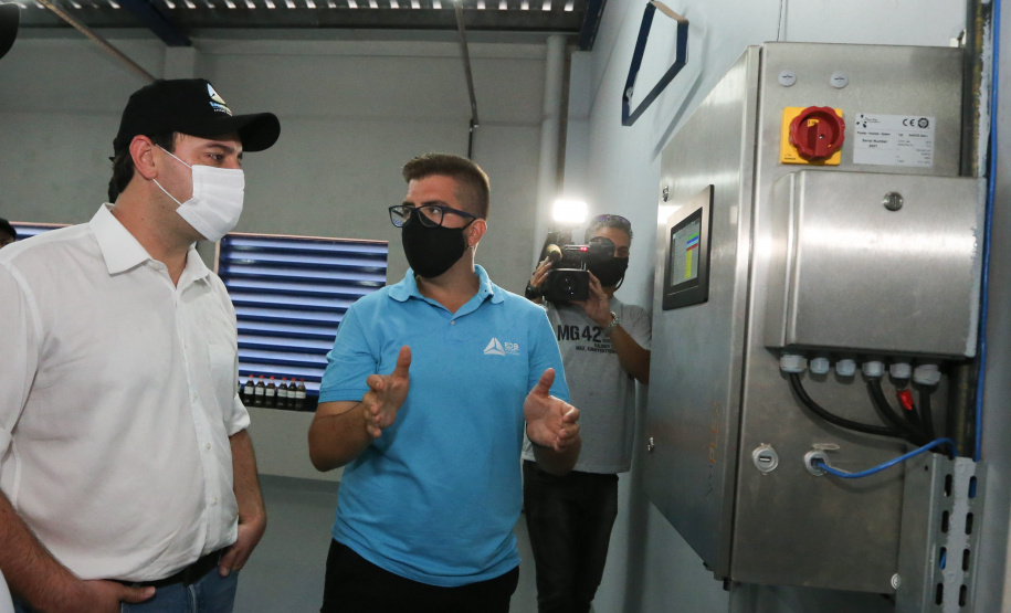 O governador Carlos Massa Ratinho Junior participa nesta quinta-feira (29) da inauguração da usina híbrida EnerDinBo, em Ouro Verde do Oeste. A geradora utilizará a luz do sol e dejetos da suinocultura para produzir energia elétrica. O investimento privado foi de R$ 12 milhões.Ouro Verde do Oeste, 29/10/2020 - Foto: Geraldo Bubniak/AEN