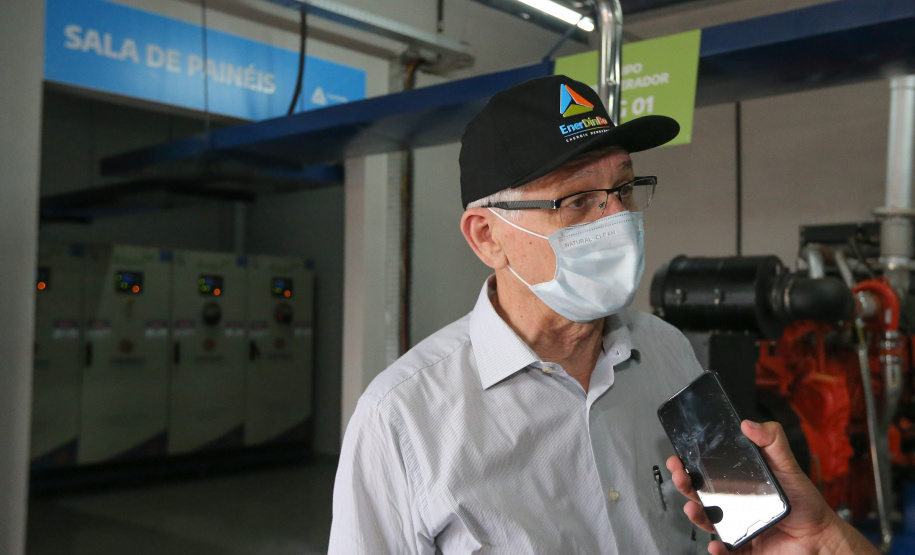 O governador Carlos Massa Ratinho Junior participa nesta quinta-feira (29) da inauguração da usina híbrida EnerDinBo, em Ouro Verde do Oeste. A geradora utilizará a luz do sol e dejetos da suinocultura para produzir energia elétrica. O investimento privado foi de R$ 12 milhões.Na foto, entrevista com Norberto Ortigara, Secretario de Agriculturta.Ouro Verde do Oeste, 29/10/2020 - Foto: Geraldo Bubniak/AEN