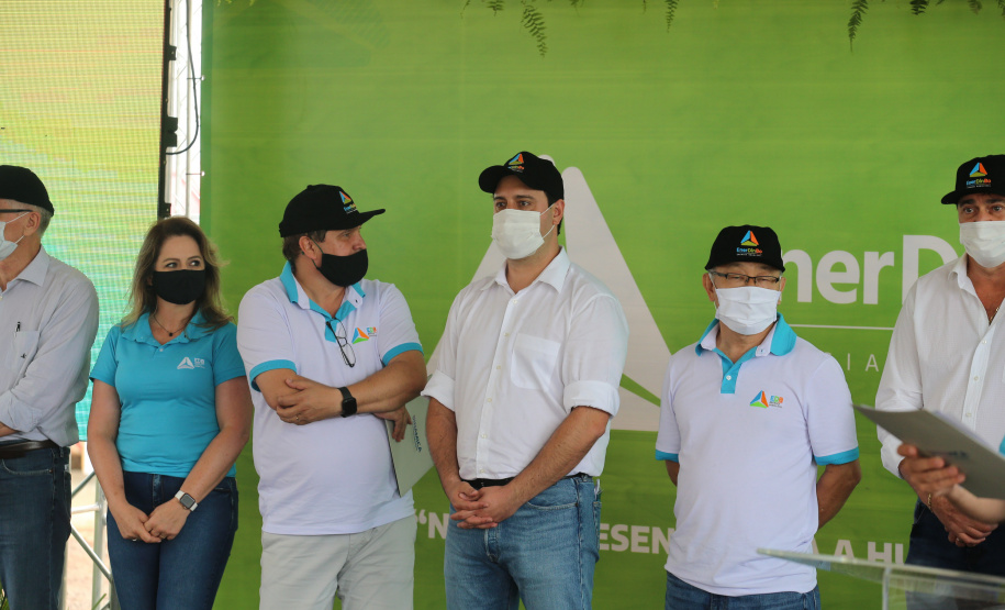 O governador Carlos Massa Ratinho Junior participa nesta quinta-feira (29) da inauguração da usina híbrida EnerDinBo, em Ouro Verde do Oeste. A geradora utilizará a luz do sol e dejetos da suinocultura para produzir energia elétrica. O investimento privado foi de R$ 12 milhões.Ouro Verde do Oeste, 29/10/2020 - Foto: Geraldo Bubniak/AEN