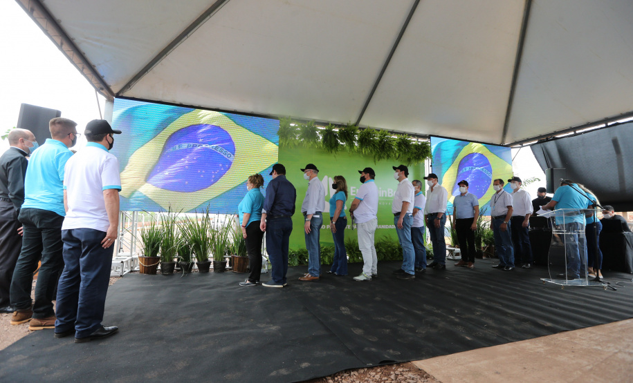 O governador Carlos Massa Ratinho Junior participa nesta quinta-feira (29) da inauguração da usina híbrida EnerDinBo, em Ouro Verde do Oeste. A geradora utilizará a luz do sol e dejetos da suinocultura para produzir energia elétrica. O investimento privado foi de R$ 12 milhões.Ouro Verde do Oeste, 29/10/2020 - Foto: Geraldo Bubniak/AEN