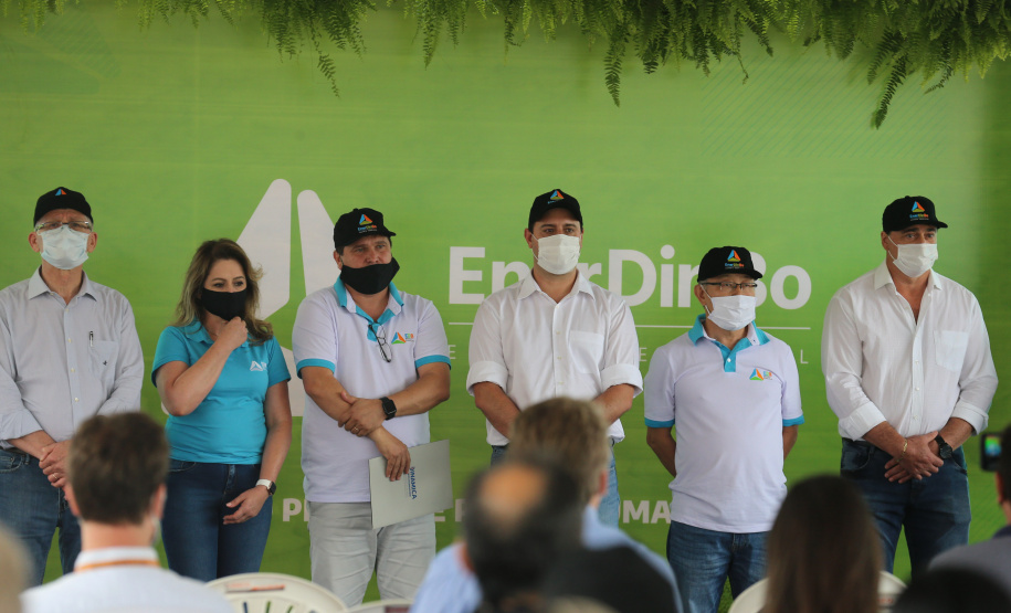 O governador Carlos Massa Ratinho Junior participa nesta quinta-feira (29) da inauguração da usina híbrida EnerDinBo, em Ouro Verde do Oeste. A geradora utilizará a luz do sol e dejetos da suinocultura para produzir energia elétrica. O investimento privado foi de R$ 12 milhões.Ouro Verde do Oeste, 29/10/2020 - Foto: Geraldo Bubniak/AEN