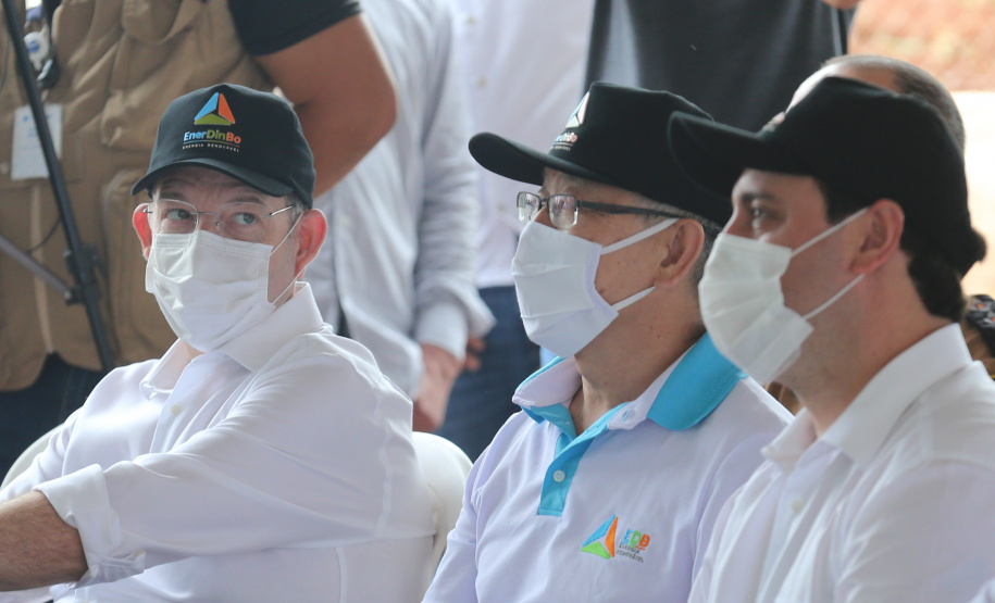 O governador Carlos Massa Ratinho Junior participa nesta quinta-feira (29) da inauguração da usina híbrida EnerDinBo, em Ouro Verde do Oeste. A geradora utilizará a luz do sol e dejetos da suinocultura para produzir energia elétrica. O investimento privado foi de R$ 12 milhões.Ouro Verde do Oeste, 29/10/2020 - Foto: Geraldo Bubniak/AEN