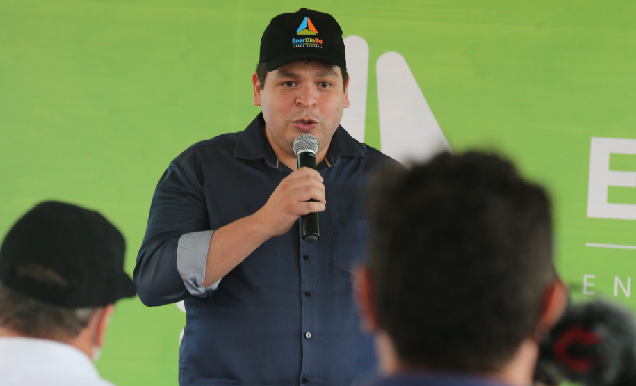 O governador Carlos Massa Ratinho Junior participa nesta quinta-feira (29) da inauguração da usina híbrida EnerDinBo, em Ouro Verde do Oeste. A geradora utilizará a luz do sol e dejetos da suinocultura para produzir energia elétrica. O investimento privado foi de R$ 12 milhões.Deputado Estadual Gugu Bueno.Ouro Verde do Oeste, 29/10/2020 - Foto: Geraldo Bubniak/AEN