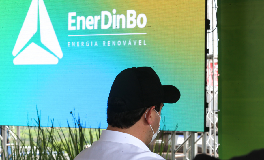O governador Carlos Massa Ratinho Junior participa nesta quinta-feira (29) da inauguração da usina híbrida EnerDinBo, em Ouro Verde do Oeste. A geradora utilizará a luz do sol e dejetos da suinocultura para produzir energia elétrica. O investimento privado foi de R$ 12 milhões.Ouro Verde do Oeste, 29/10/2020 - Foto: Geraldo Bubniak/AEN