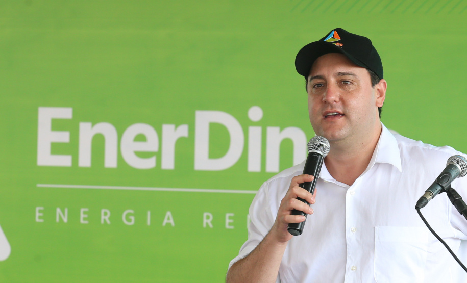 O governador Carlos Massa Ratinho Junior participa nesta quinta-feira (29) da inauguração da usina híbrida EnerDinBo, em Ouro Verde do Oeste. A geradora utilizará a luz do sol e dejetos da suinocultura para produzir energia elétrica. O investimento privado foi de R$ 12 milhões.Ouro Verde do Oeste, 29/10/2020 - Foto: Geraldo Bubniak/AEN