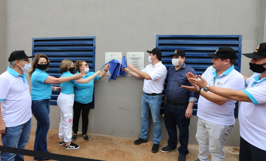 O governador Carlos Massa Ratinho Junior participa nesta quinta-feira (29) da inauguração da usina híbrida EnerDinBo, em Ouro Verde do Oeste. A geradora utilizará a luz do sol e dejetos da suinocultura para produzir energia elétrica. O investimento privado foi de R$ 12 milhões.Ouro Verde do Oeste, 29/10/2020 - Foto: Geraldo Bubniak/AEN