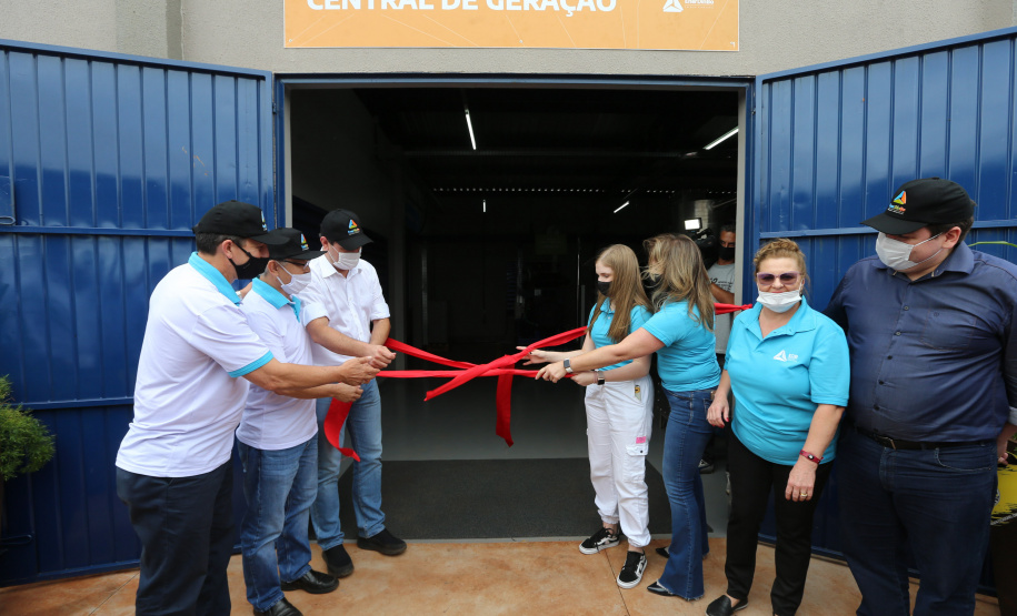 O governador Carlos Massa Ratinho Junior participa nesta quinta-feira (29) da inauguração da usina híbrida EnerDinBo, em Ouro Verde do Oeste. A geradora utilizará a luz do sol e dejetos da suinocultura para produzir energia elétrica. O investimento privado foi de R$ 12 milhões.Ouro Verde do Oeste, 29/10/2020 - Foto: Geraldo Bubniak/AEN